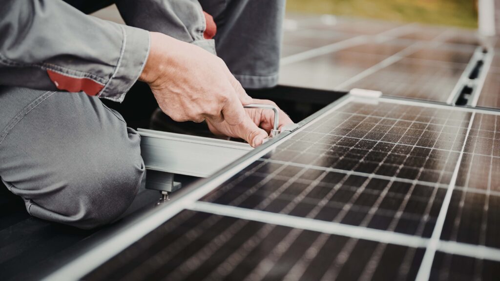 Ayudamos a particulares y empresas a reducir su factura energética mediante soluciones eficientes, personalizadas y rentables.